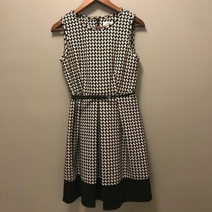 Cleaning sale-Calvin Klein black and cream houndstooth patterned dress 4P